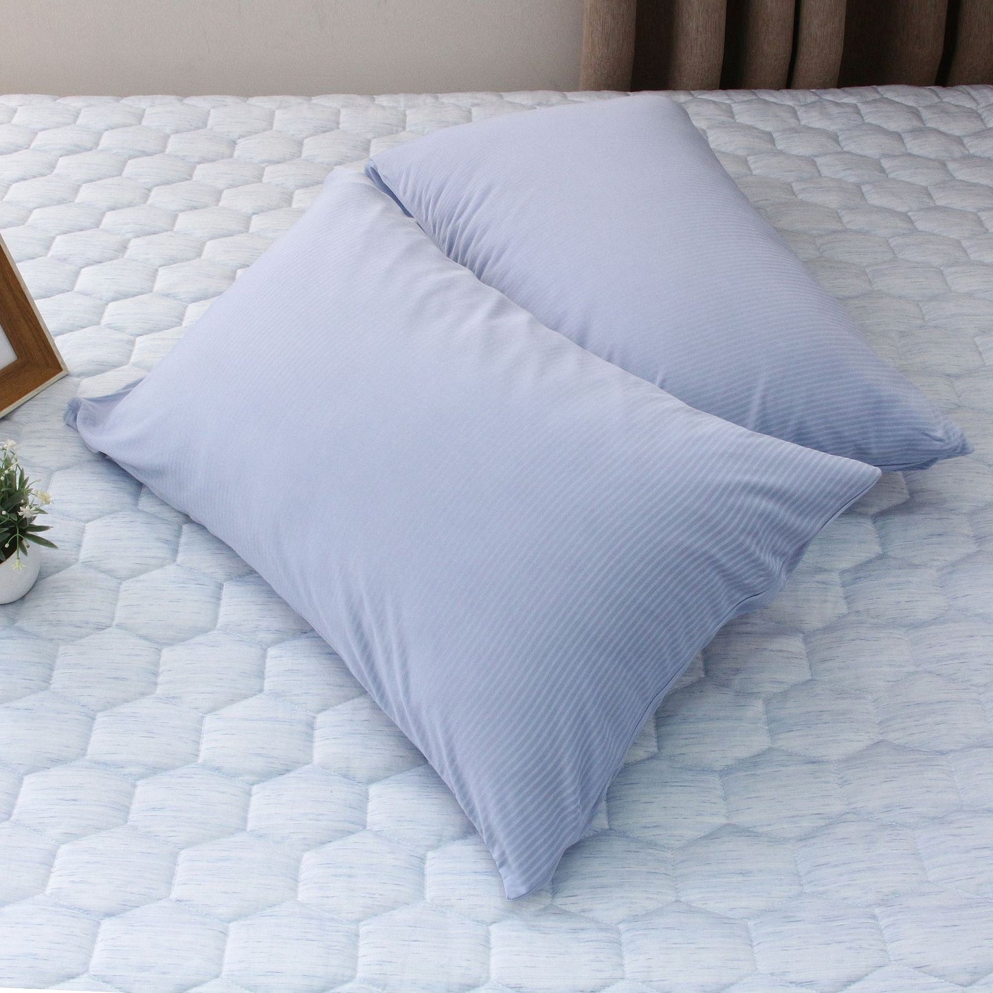 Cooling Blanket for Hot Sleepers - Lightweight, Breathable, Quick-Drying