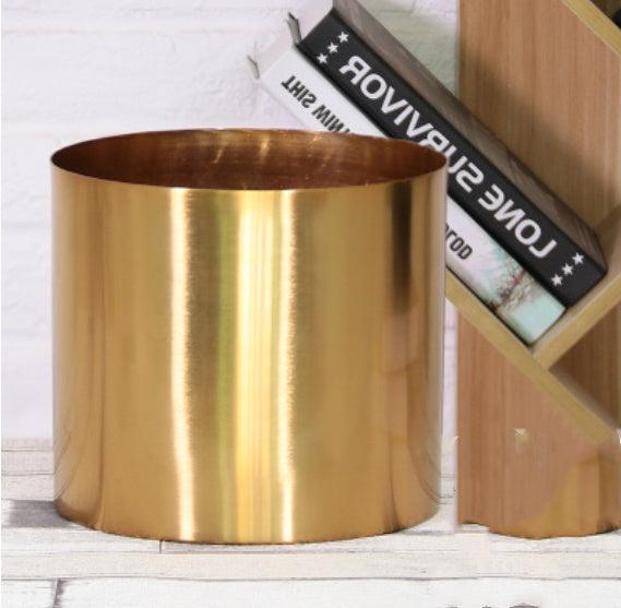 Eco-Friendly Gold Indoor Plant Holder with Woven Basket