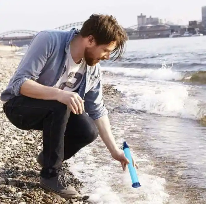 Portable Blue Cylindrical Water Filter