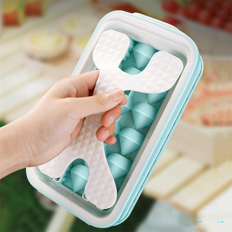 Eco-Friendly Reusable Silicone Ice Cube Tray - Blue & White Diamond Pattern