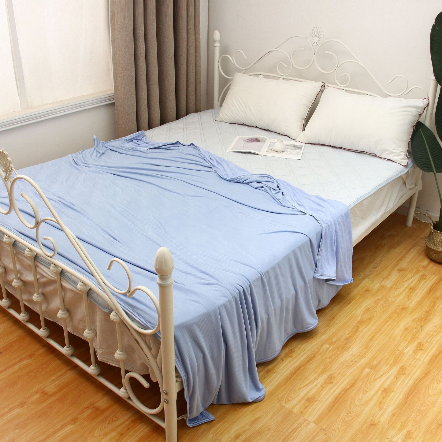 Cooling Blanket for Hot Sleepers - Lightweight, Breathable, Quick-Drying