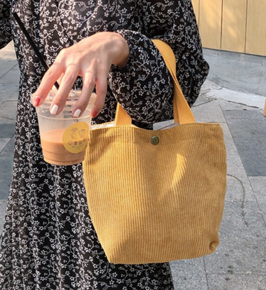Eco-Friendly Light Gray Tote Bag for Sustainable Living