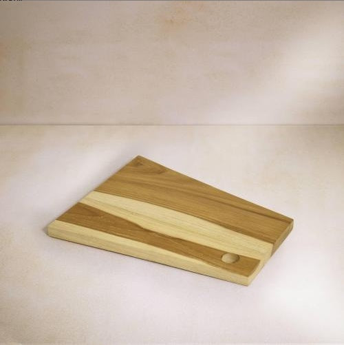 Eco-Friendly Wooden Cutting Board with Natural Wood Tones