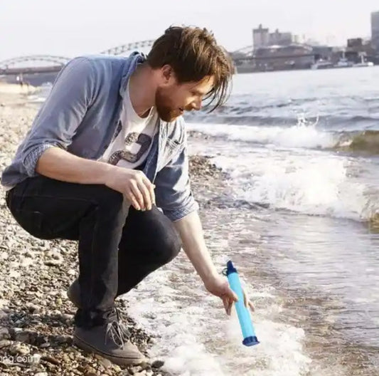 Portable Blue Cylindrical Water Filter