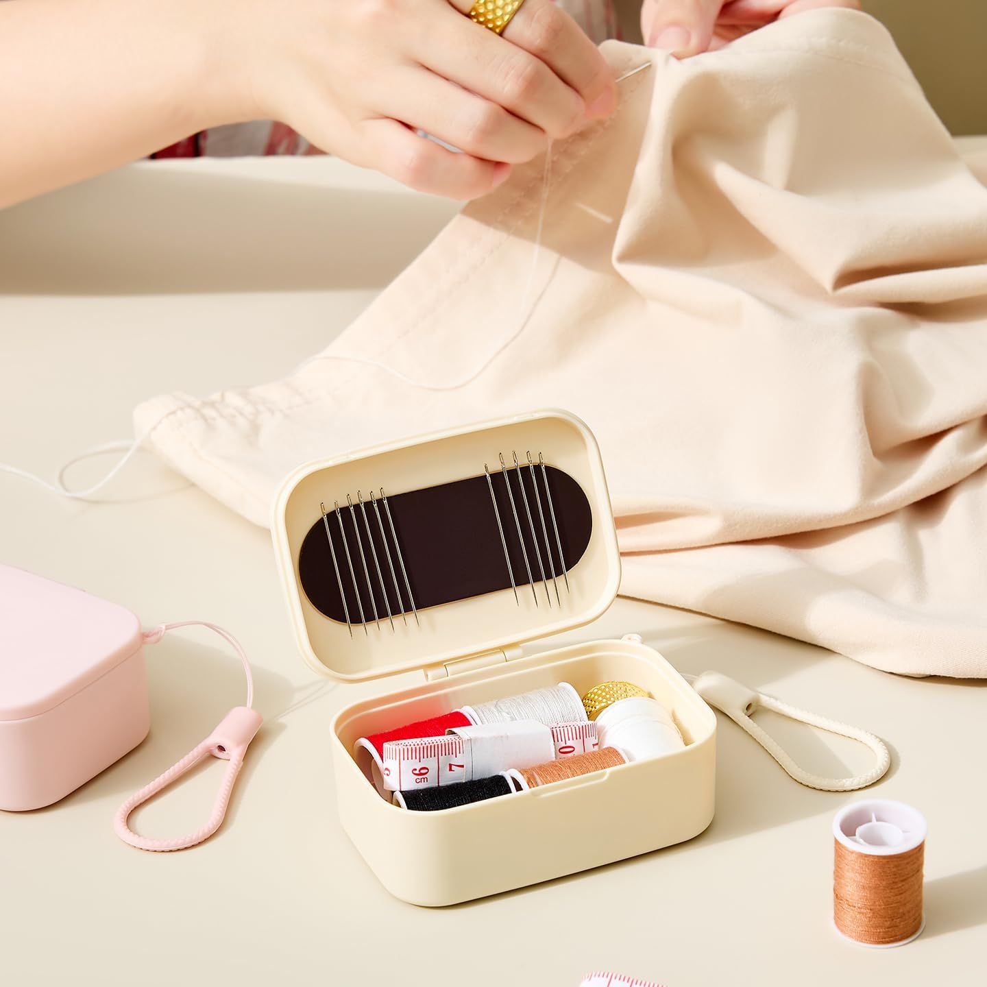144 Pieces Portable Needle and Thread Boxes