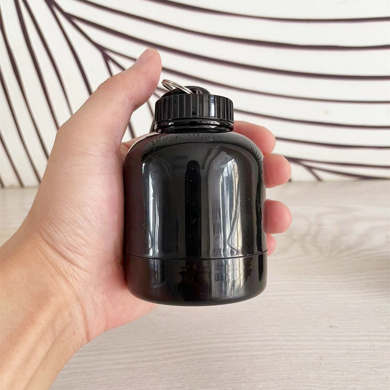 Eco-Friendly Reusable Water Bottles with Carabiner Clips - Portable Hydration Solution