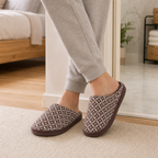 96 Pieces Adult Closed-Toe Bath Slippers, Indoor House Footwears, EU Size 38–45, Brown or Violet