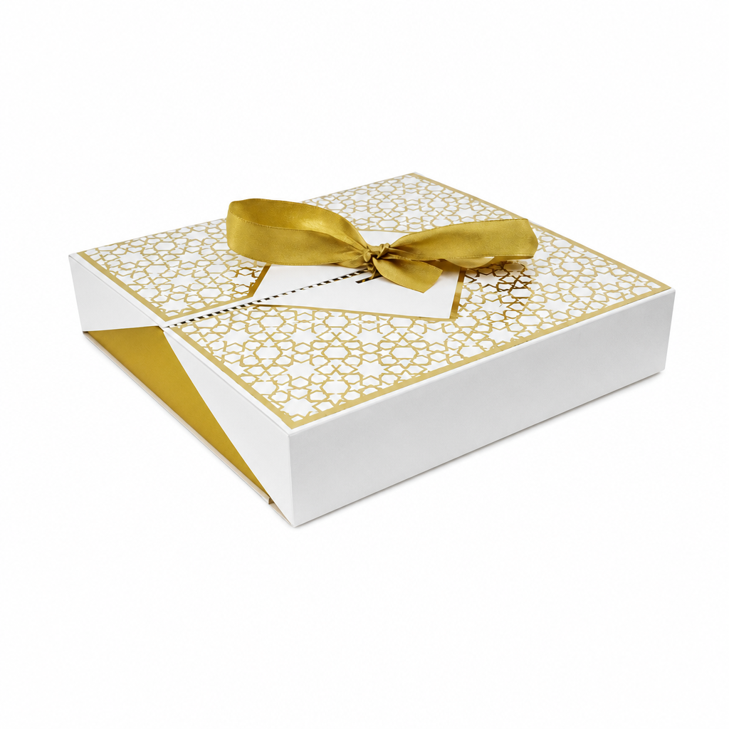 96 Pieces White Square Chocolate Box with Ribbon, 21.5 x 21.5 x 4.5 cm, 1 Piece